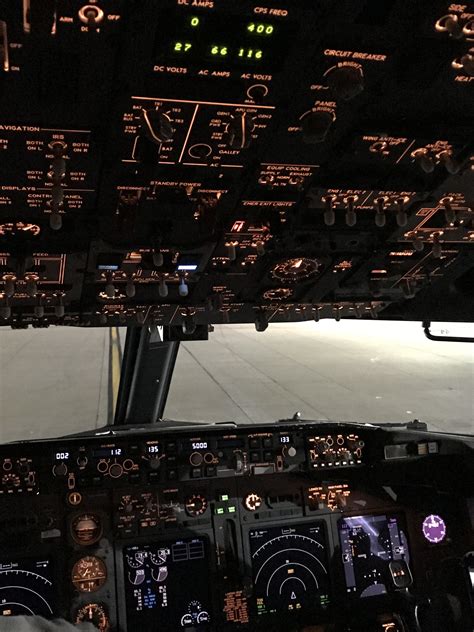 Flight Deck Boeing 737 700 Boeing 737 Flight Deck Cockpit