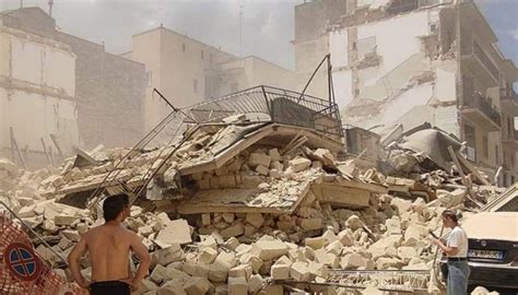 La Siritide Matera Crolla Una Palazzina In Pieno Centro