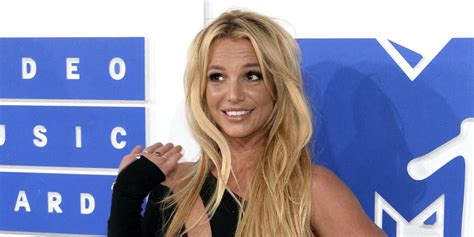 Britney Spears inquiète de nouveau ses fans après une étrange