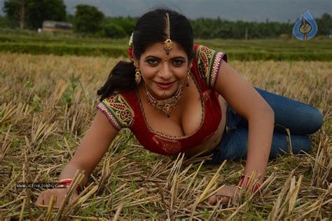 Sandhithathum Sindhithathum Tamil Movie Hot Stills Photo Of
