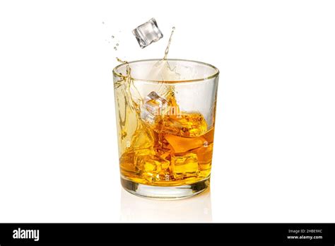 Whisky Splash Fotos Und Bildmaterial In Hoher Aufl Sung Alamy