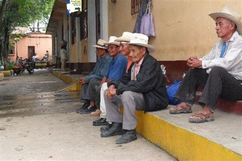 Trabajadores Siguen Sin Ser Reinstalados