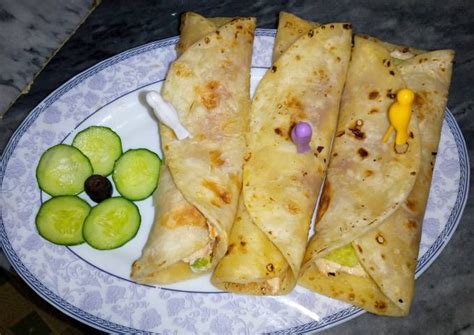 Chicken egg paratha roll Recipe by Hafsa Xaqib - Cookpad