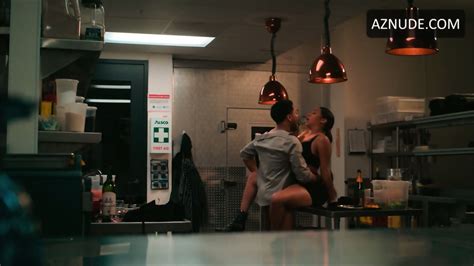 REDBONE MILF FUCKED IN RESTAURANT