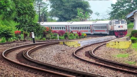 Karena Stasiun Ada Di Atas Gunung Jalurnya Dibuat Berkelok Kelok