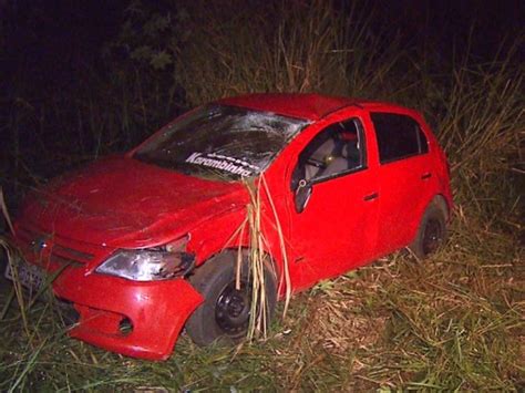 G Motorista Fica Ferido Ap S Carro Cair Em Barranco Em Rodovia De