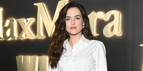 Zoey Deutch Chopped Off All Of Her Hair For New Blonde Pixie Cut
