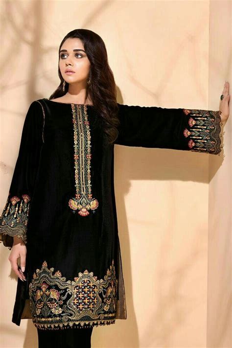 Pin By Secret Writer On Pakistani Celebrities Velvet Dress Designs