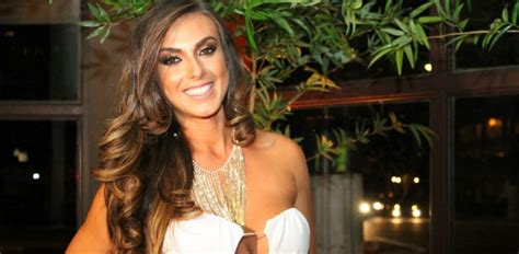 blogandu Nicole Bahls fica pelada no palco do Pânico ao trocar de