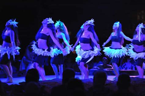 Kauai Vip 4 Course Dinner And Luau Kalamaku Show Getyourguide