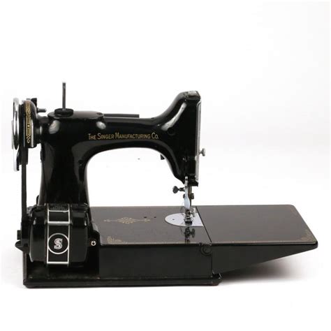 SINGER PORTABLE SEWING MACHINE