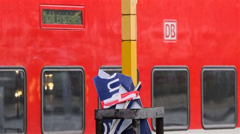 Orkan Zeynep Weiter Massive Probleme Im Bahnverkehr Im Norden