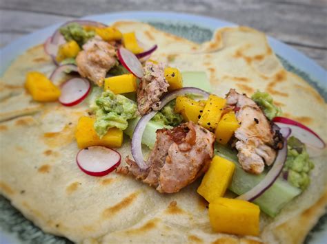 Wrap Met Kip En Mango En Guacamole Frisse Wrap Met Sappige Kip En