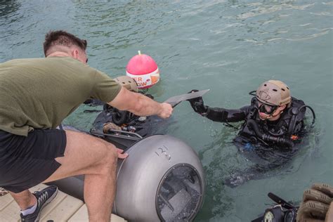 DVIDS Images Charlie Company 2d Reconnaissance Battalion Dive