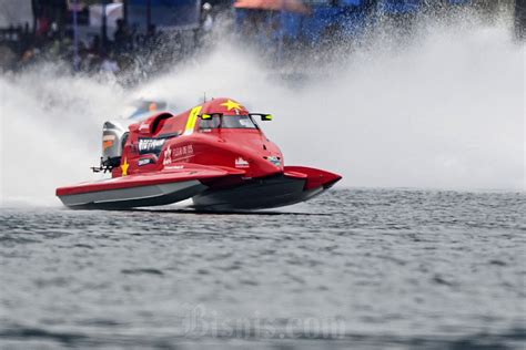 Jonas Andersson Juara Sprint Race 1 F1 Poweboat Danau Toba