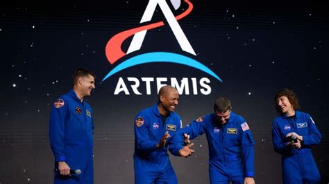 Watch Al Rojo Vivo Highlight La NASA Presenta A Los Astronautas Que