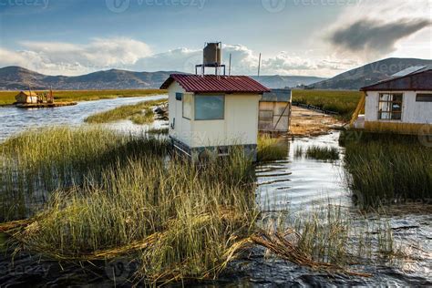 El Lago Titicaca Es El Lago M S Grande De Am Rica Del Sur Y El Lago