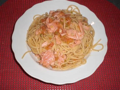 Spaghetti Mit Ger Uchertem Lachs Rezept Kochbar De