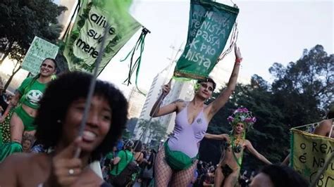 Marcha De La Marihuana En Brasil Cientos Protestaron Contra La