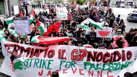 Tornano I Cortei Fridays For Future Sciopero Per Il Clima Contro Il G