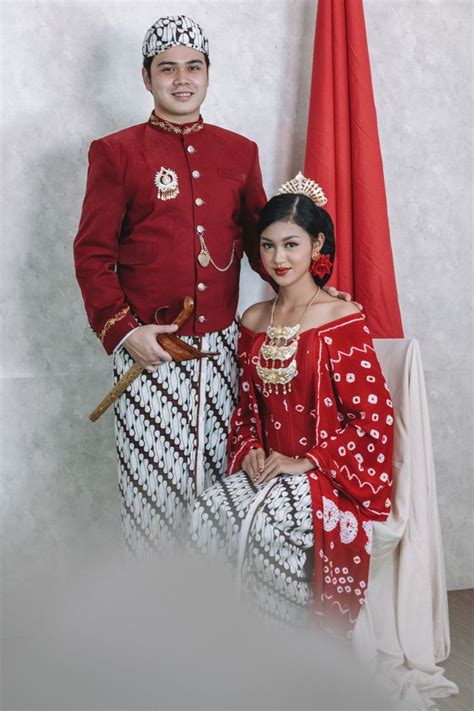 Prewedding Dgn Baju Adat Jawa Maroon Pakaian Tradisional Model