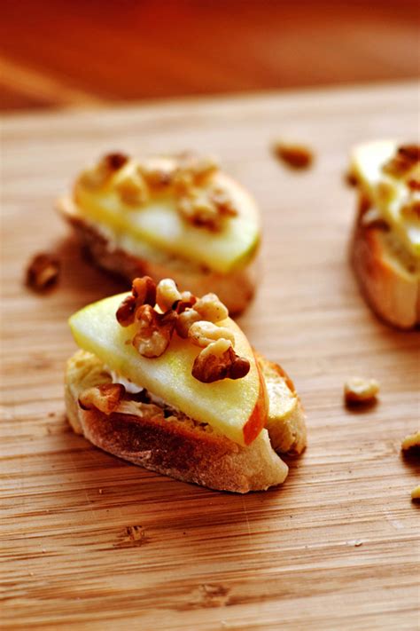 BRIE APPLE WALNUT HONEY DRIZZLED CROSTINI AMBS LOVES FOOD