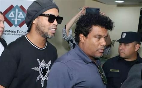 Ronaldinho Completa Dias Preso No Paraguai Jornal Da M Dia