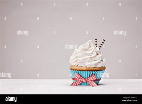 Swirl Vanilla Icing Hi Res Stock Photography And Images Alamy