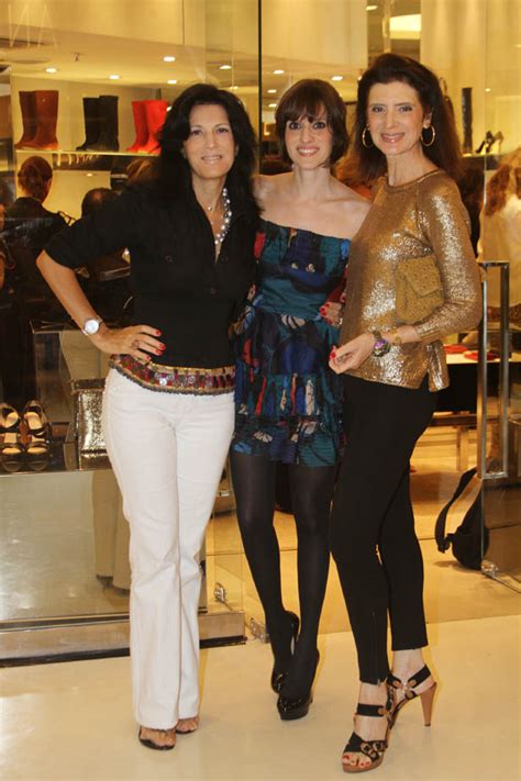 Constança troca laranja pelo nude novo conceito nova mulher Hildegard Angel