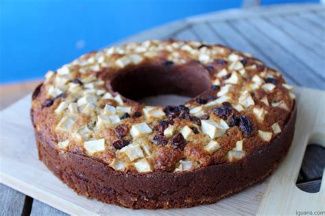 Bolo de Banana Maçãs e Passas Iguaria Receita e Culinária