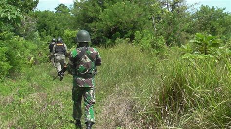 Breaking News Tni Polri Baku Tembak Dengan Kkb Teroris Di Intan Jaya