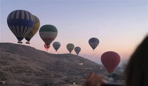 فيديو يحبس الأنفاس سقوط منطاد يحمل العشرات بمدينة عربية