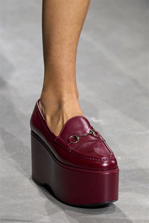 Cómo Llevar Mocasines De Plataforma De Colores En Primavera Verano 2024