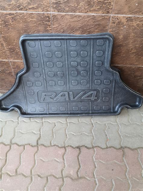 Реснички на фары + коврик в багажник — Toyota RAV4 (II), 2 л, 2004 года ...