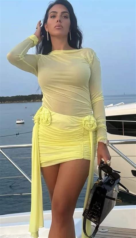 En calzas ultra XXS, Georgina Rodríguez se muestra como nunca y