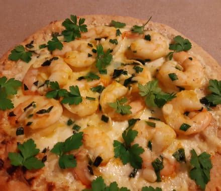 Garlic prawn pizza | bunch