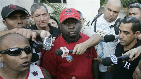 Ainda Sem T Cnico Torcedores Do Flamengo Protestam No Ninho Do Urubu