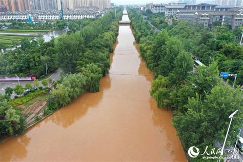 昆明连夜暴雨道路被淹 开启“看海模式” 社会 云南 地方 首页