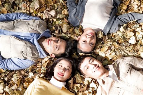 户外高清图片 青年男女在户外郊游 人像图片免费下载格式1024像素编号65778911 千图网