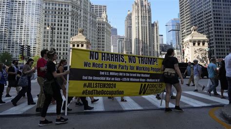 Chicago Businesses Boarding Up Bracing For Protests Ahead Of Democratic National Convention