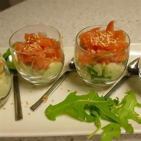 Amuse Van Gerookte Zalm En Avocadomousse Jumbo