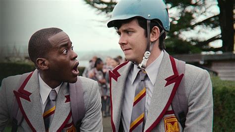 Uno de los actores principales de Sex Education se despidió