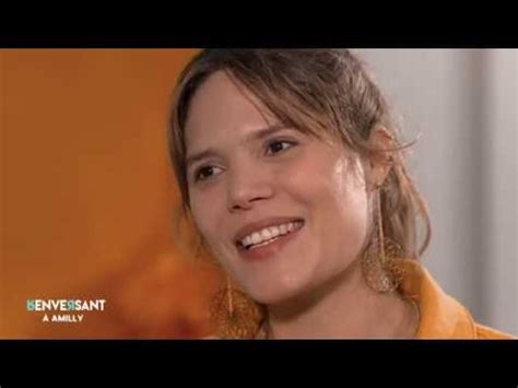 L Interview De La Chanteuse Vanille Fille De Julien Clerc Dans