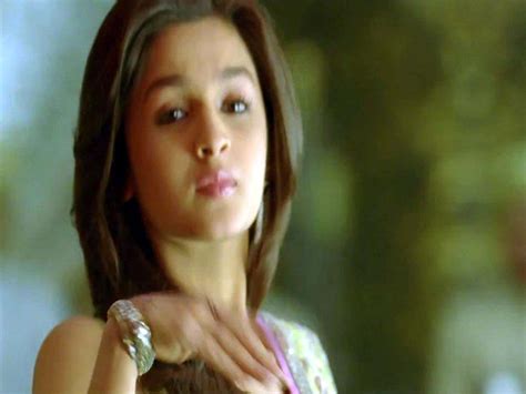 Alia Bhatt In Student of the Year - HD WALLPAPERS