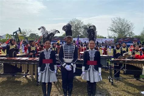 Marching Band Bck Phr Tampil Menawan Di Harlah Pancasila Haluan Riau