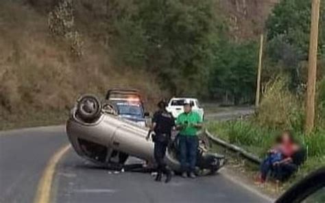 Vuelcan En Camioneta Sobre Carretera Federal El Sol De Tulancingo