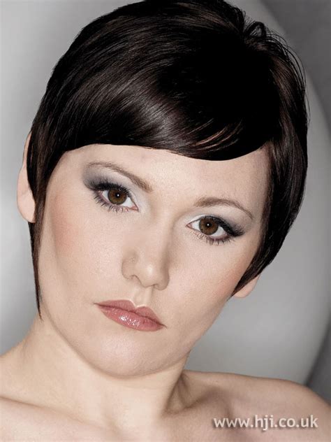 2007 Brunette Neat Hairstyle