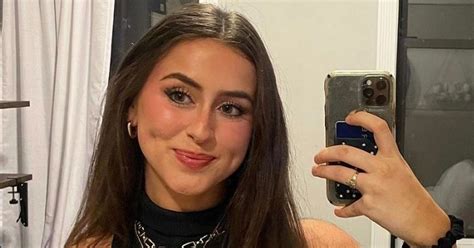 Gym Babe Flaunts Natural Tum To Show Rolls Bring Her Health And Happiness Daily Star