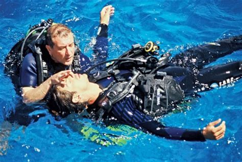 SCUBA DIVING INJURIES AND UNDERWATER HAZARDS | Cámara Hiperbárica ...