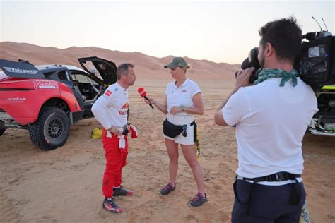 Pour Sa Premi Re Diffusion Sur La Cha Ne L Quipe Le Dakar A Perform